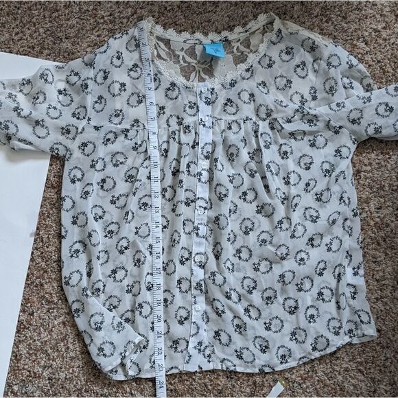 h.i.p. White Sheer Black Floral Button Top Medium - Picture 7 of 8